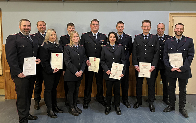 v.li.: Pierre Plötner, Sebastian Koch, Nina Plötner, Justin Engel, Lena Teschner, Axel Steinbiss, Anja Prieß, Malte Elsner, Stefan Prieß, Andre Becker, Christian Höftmann