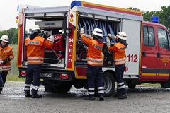 Feuerwehren trotzen Regen in Woltersdorf